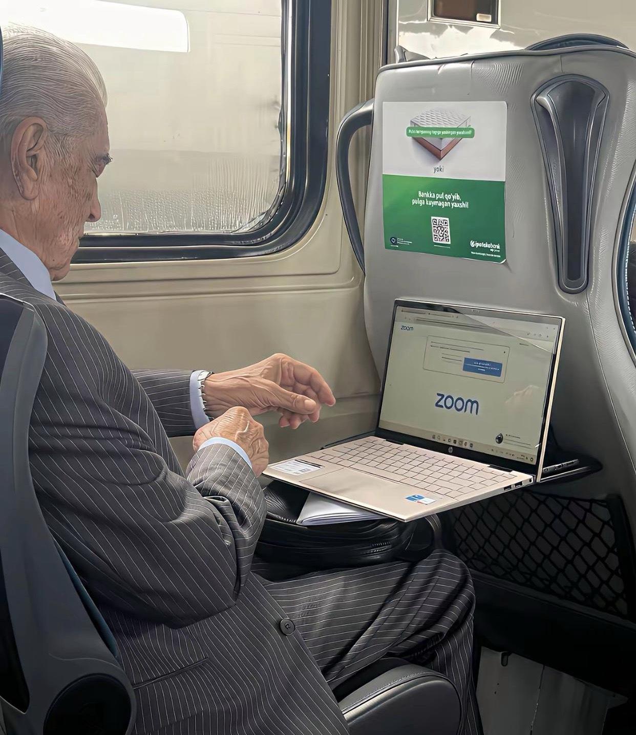 火车上看到的一幕，挺震撼的。这也太有钱了吧！