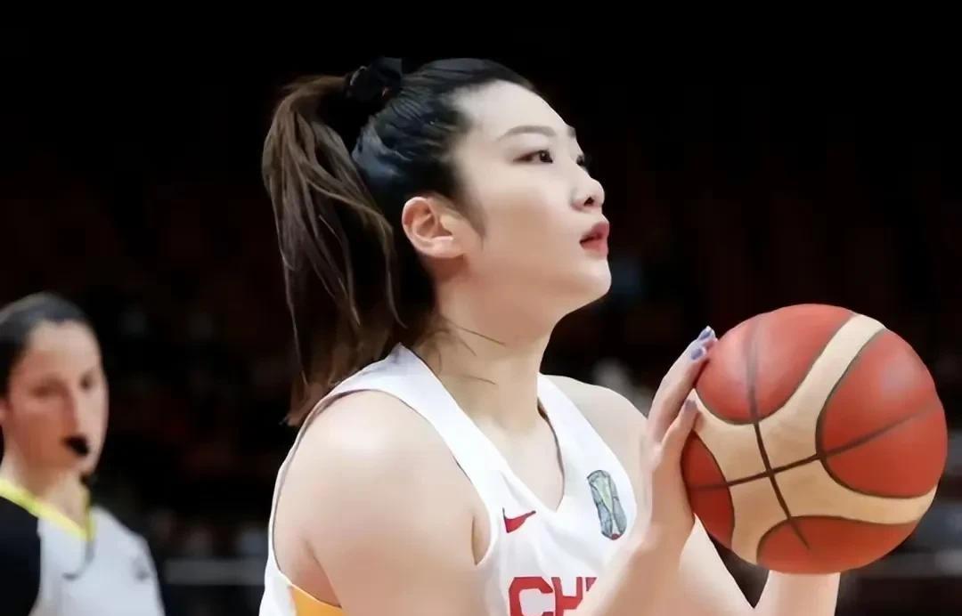 李梦缺席成关键？中国女篮外线哑火负澳洲，网友激辩：有她真能翻盘吗？