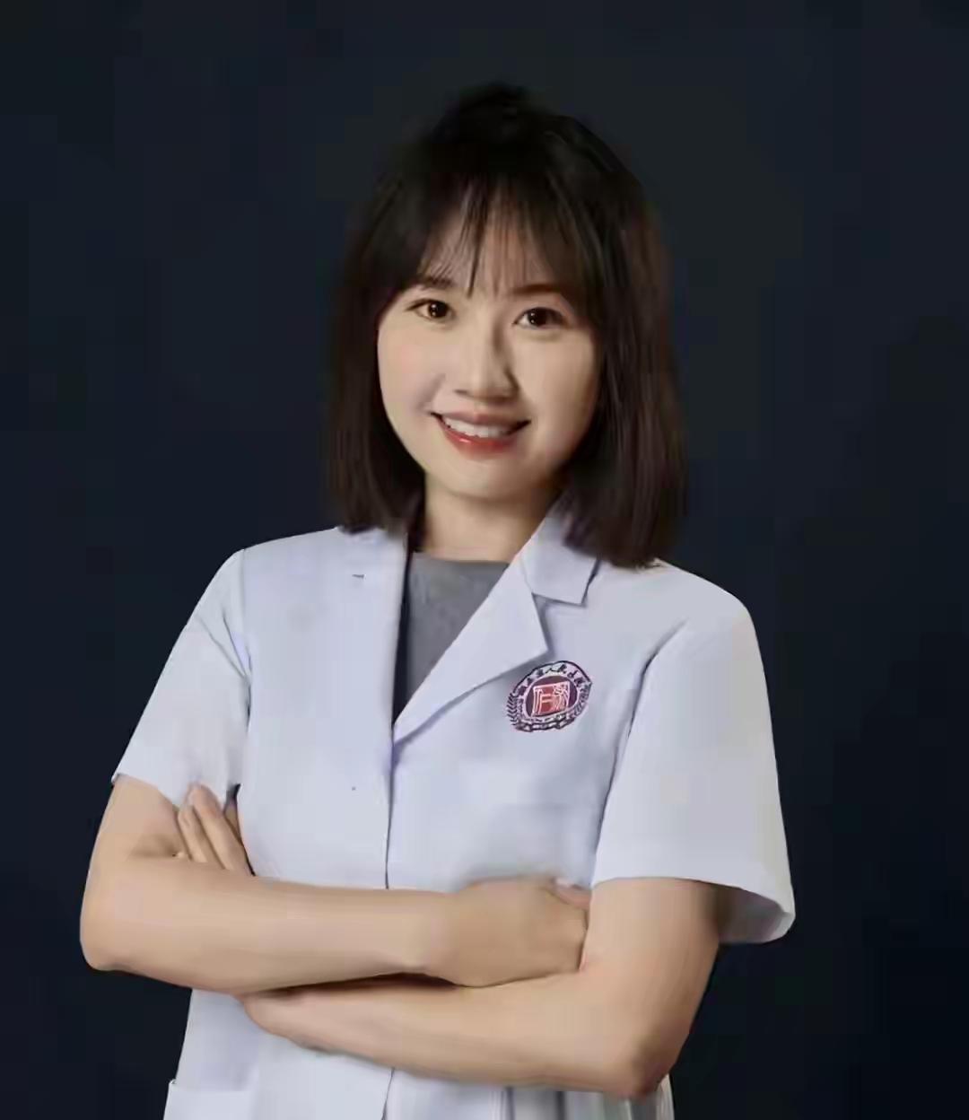 全网热议的曾医生，让我想起当年轰动一时的璩美凤。曾医生和璩美凤有点类似，能力