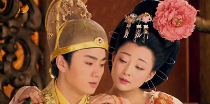 公元676年，李贤进宫找母亲武则天，没曾想，却看到武则天一脸潮红，衣冠不整的走出