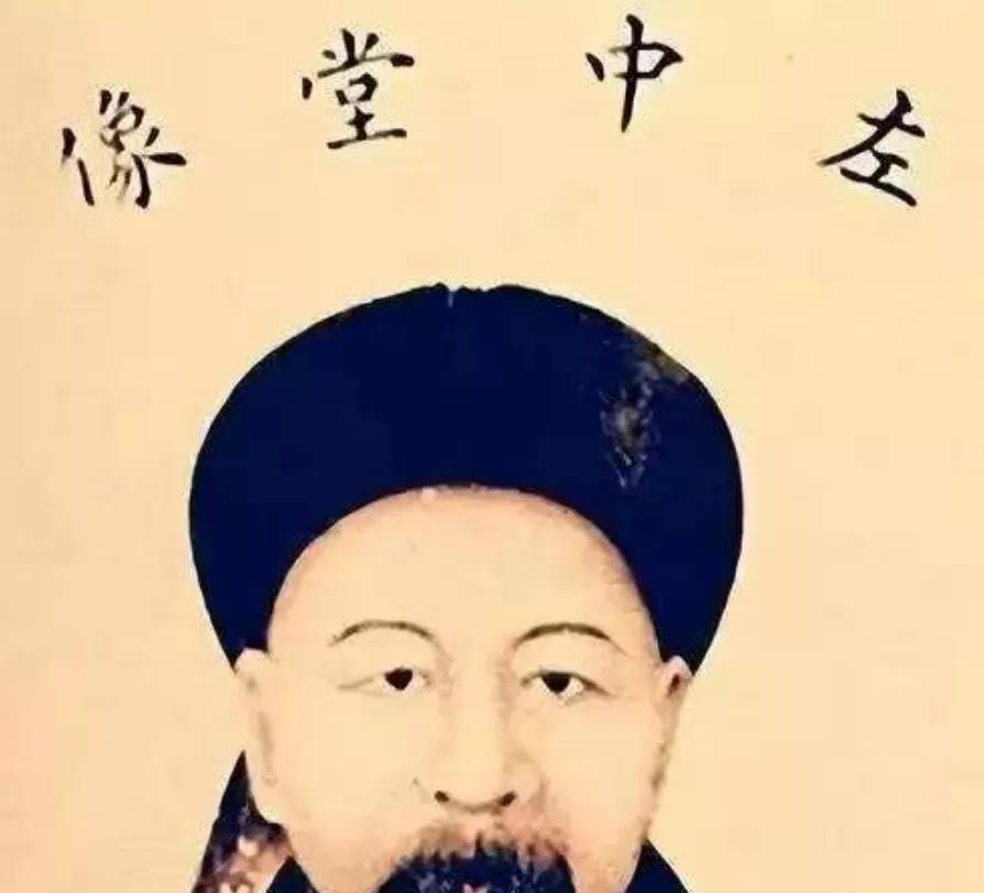 1877年左宗棠收复新疆后，国库已被连年战争掏空。驻守喀什的湘军因军饷短缺，不得