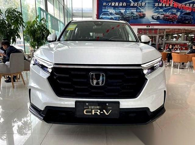 我跟你说，千万别小看那些开CR-V的人。以前总觉得这车平平无奇，直到上周陪哥们