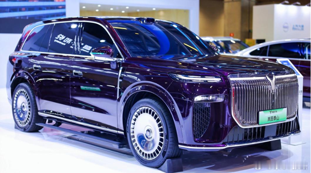 抢跑！岚图泰山亮相澳门车展。泰山明明11月18日才上市，等不及了，先秀一把吧。岚