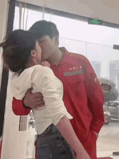 抬腿干嘛呢？求解。