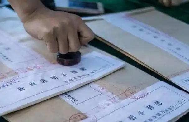2003年四川南部县，发生过高考史上唯一的国家级泄密案。原本高考前两天，当地教育