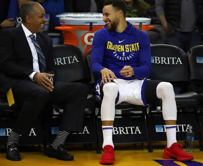 看了这么多新闻，科尔才是真正为库里考虑的人，他想选的人就是围绕库里来选的，就像当