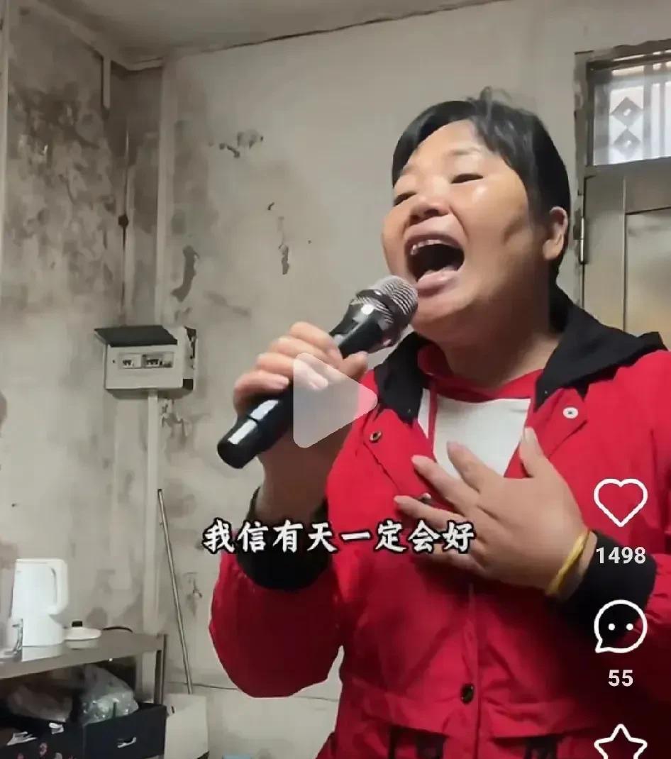 全妈妈不能给女儿锦上添花，但也别只会给女儿减分。冠军时你们直播开唱，现在全红