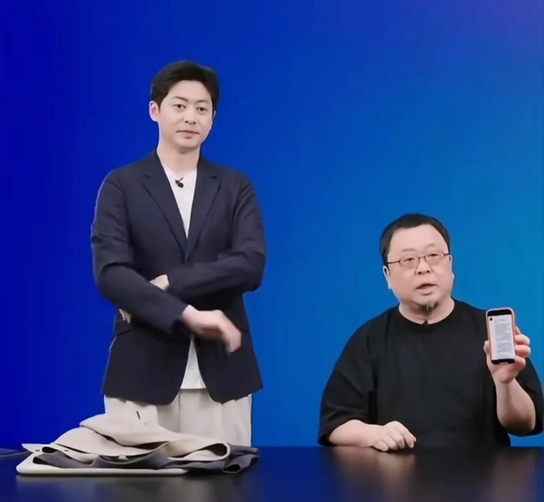 罗永浩在直播间看到贾国龙的道歉信，感觉脸都绿了，很少看到罗永浩这么生气的表情，本