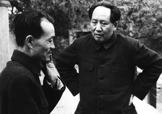 毛主席一向很重视胡乔木，但有一次却严厉批评他说：“你不过是个秘书，副主席的意见为