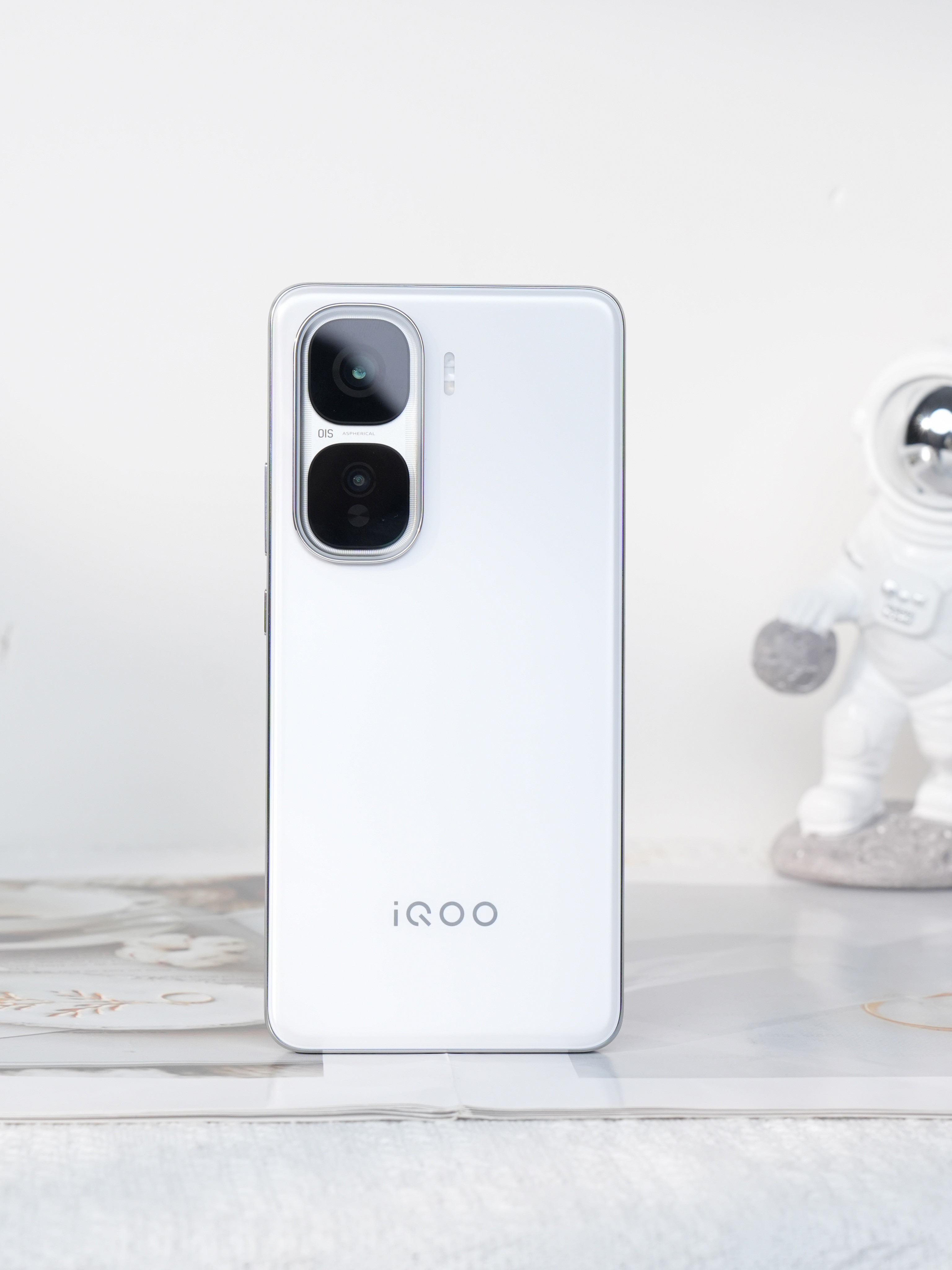 iQOONeo10Pro+驰光白怎么样[doge]​​​