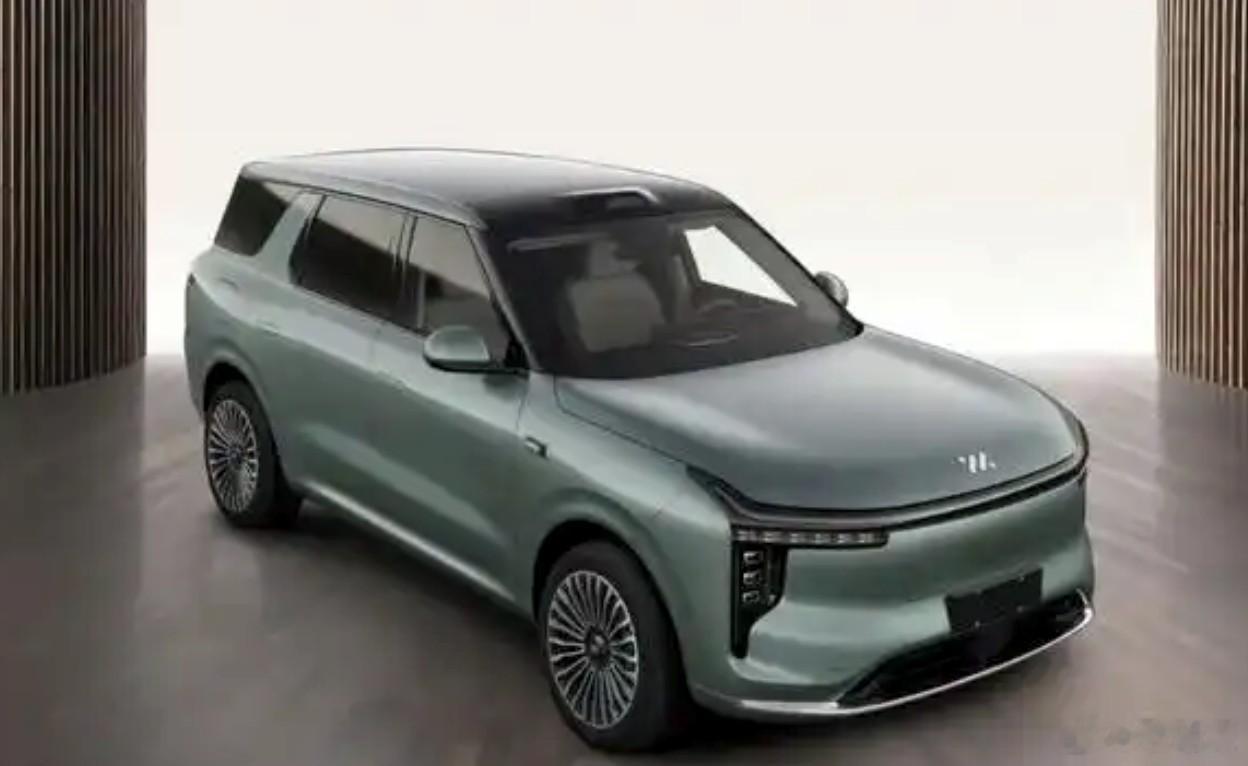 智己LS8的突然申报引发关注。作为上汽集团旗下新能源品牌智己的新车，LS8定位