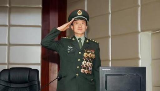 2009年，捷克举办了一场国际特种兵比武大赛。斯洛伐克队员对着中国特种兵比划