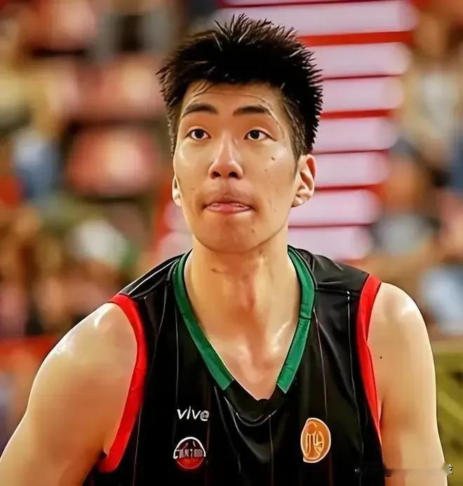 越来越好！今天西班牙男篮乙级联赛中，中国球员余嘉豪效力的坎塔布里亚男篮79-97