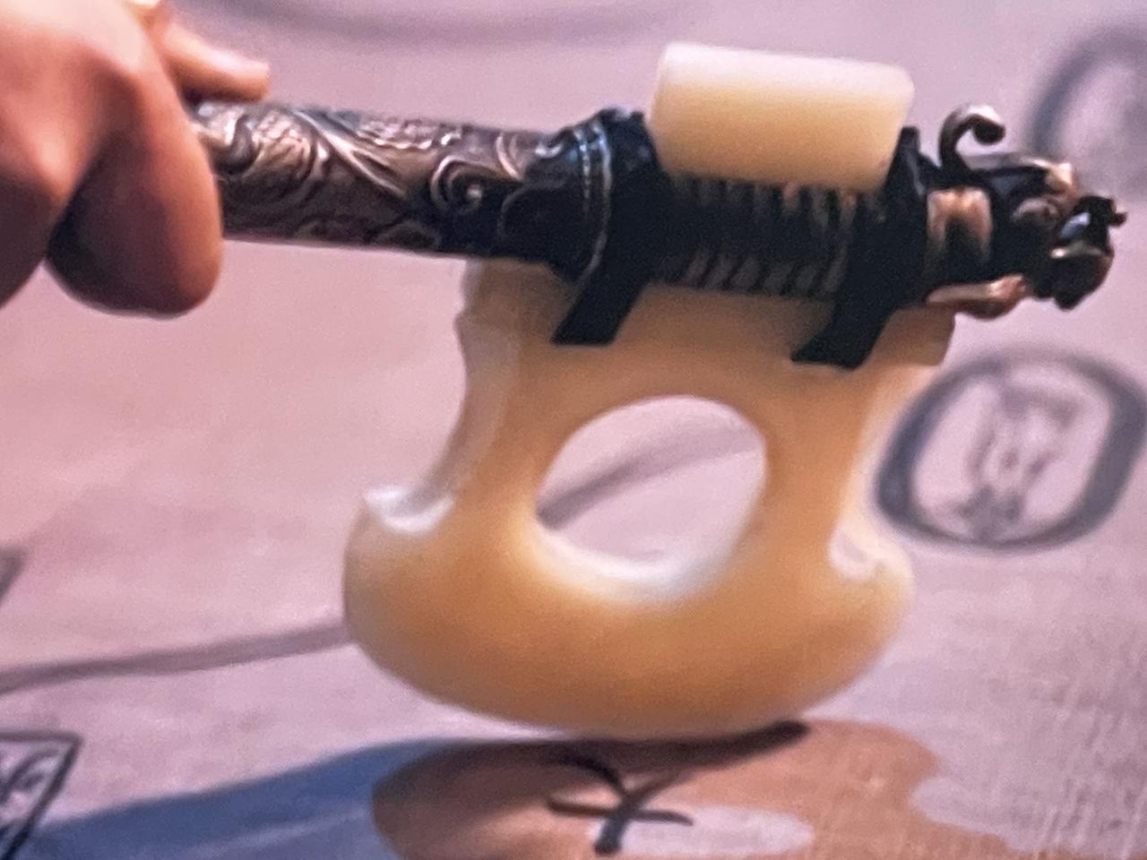 央视热播电视剧太平年的编导太聪明了。我原来以为的烛影斧声里的斧是战斧呢，没想到居