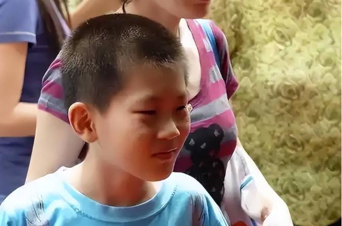 “国家的一大损失！”2000年山东惊现神童，两天读完小学，10岁参加高考斩获