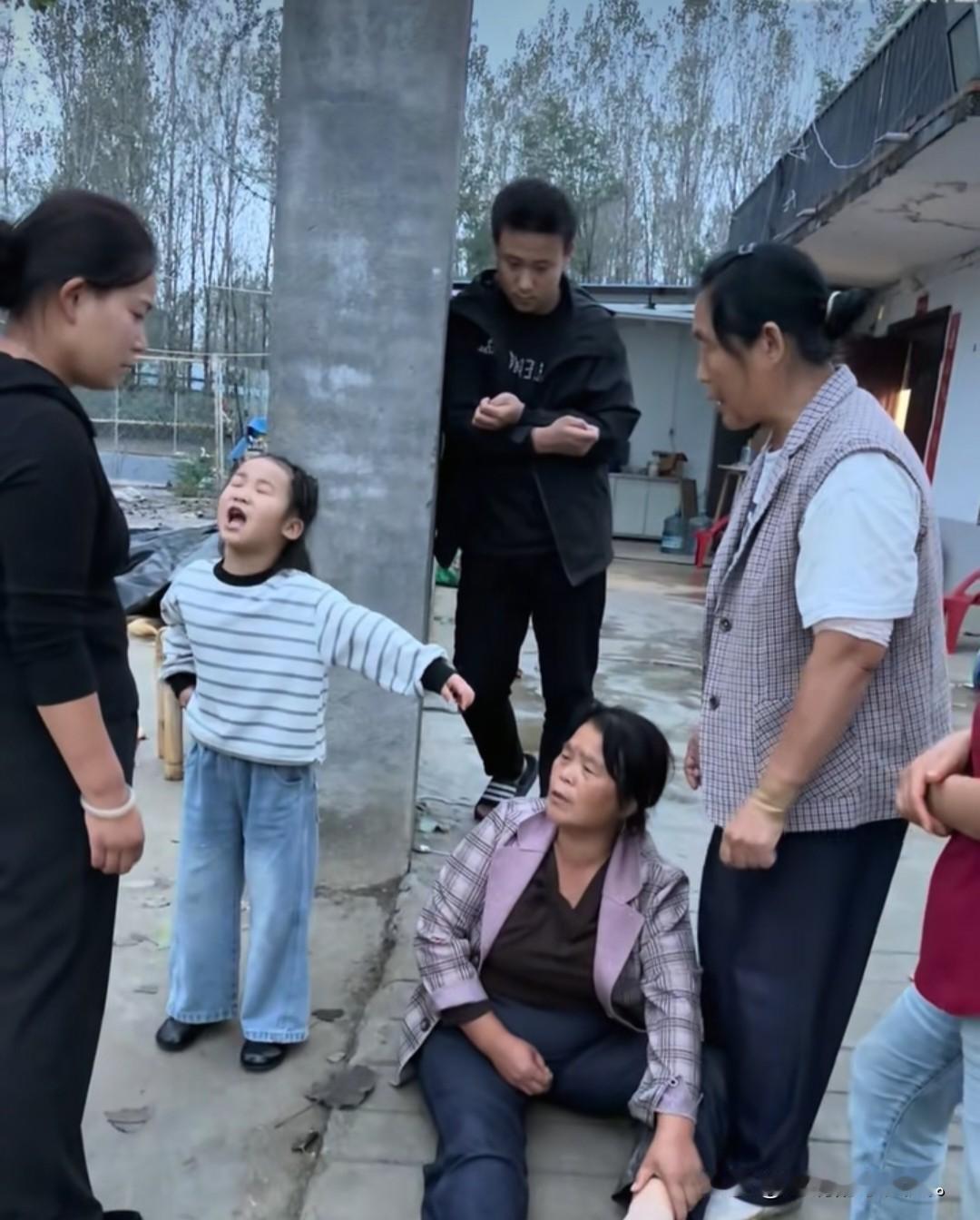 小故事！眼看就要过八月十五了，那老壳子一看家里冷冷清清乱七扒糟。