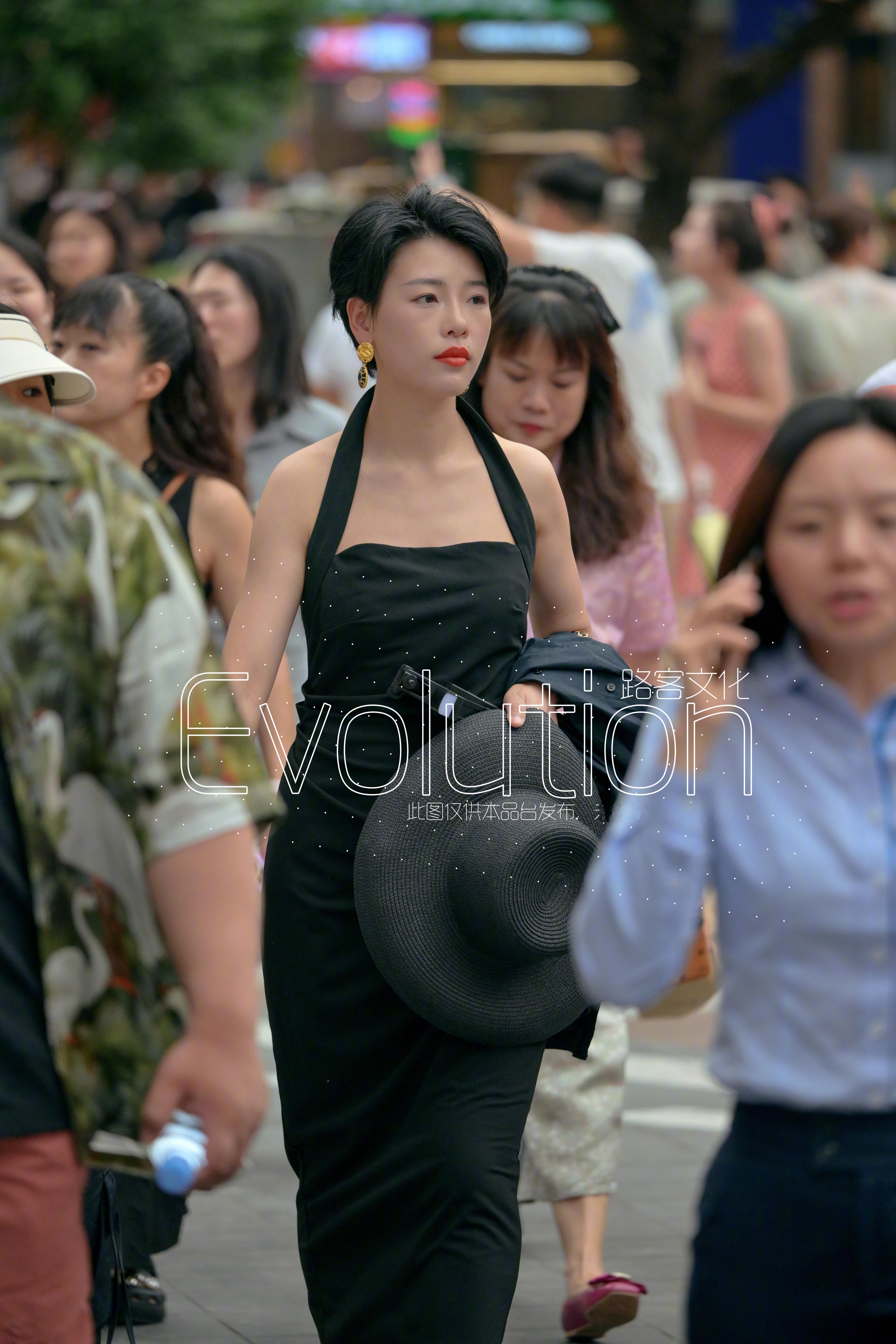 小姐姐这气质让我想起早年的港星​​​