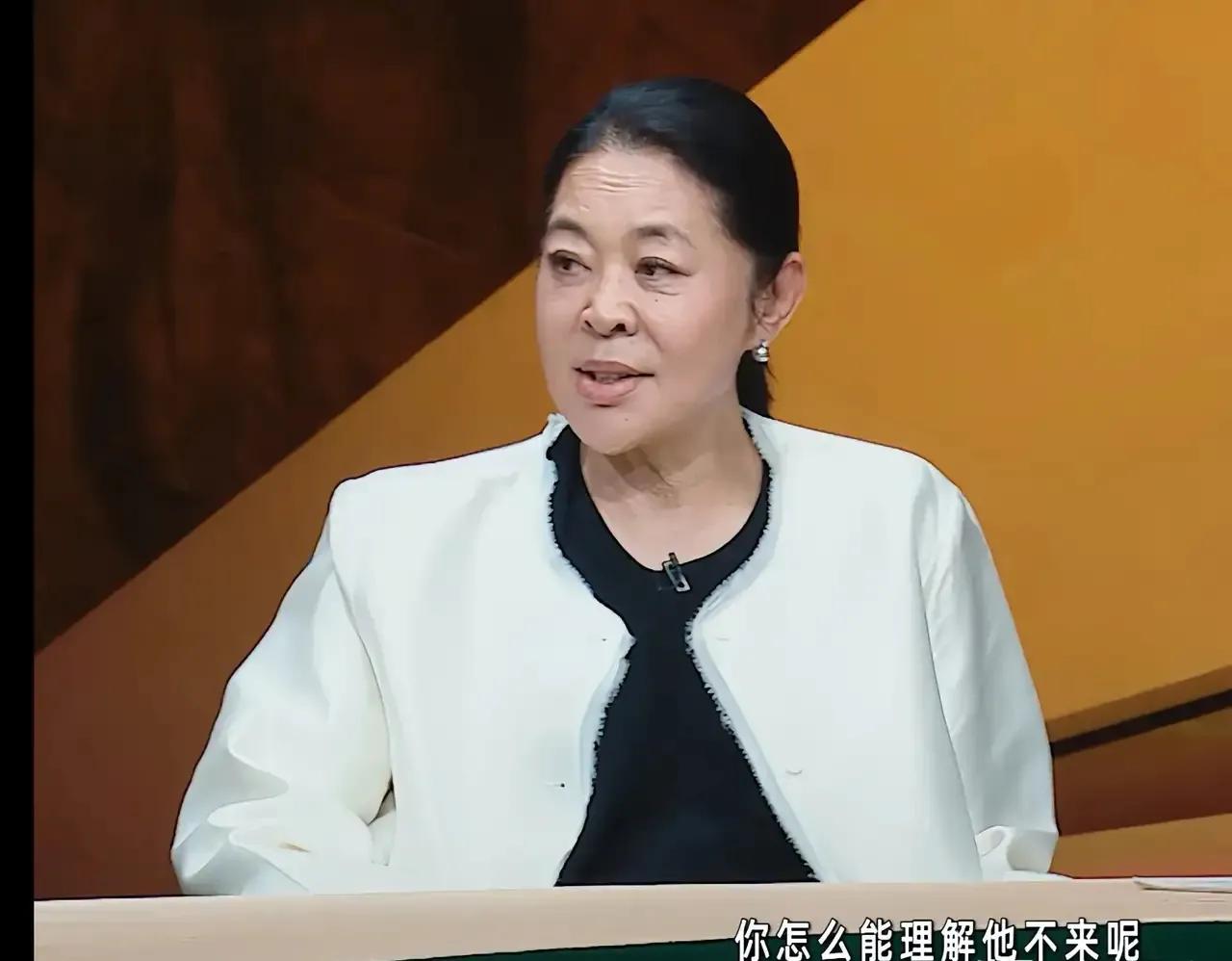倪萍属于那种见不得王心迪原谅父亲不爱儿子的主持人，看到王心迪说，理解父亲不愿意参