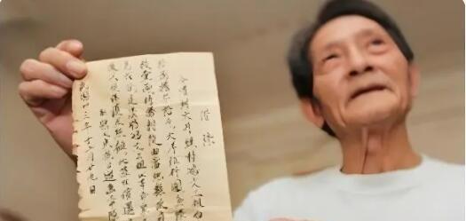 “3万亿？举全省之力也还不起啊！”2011年，广东一老人拿着一张欠条，找到当地政