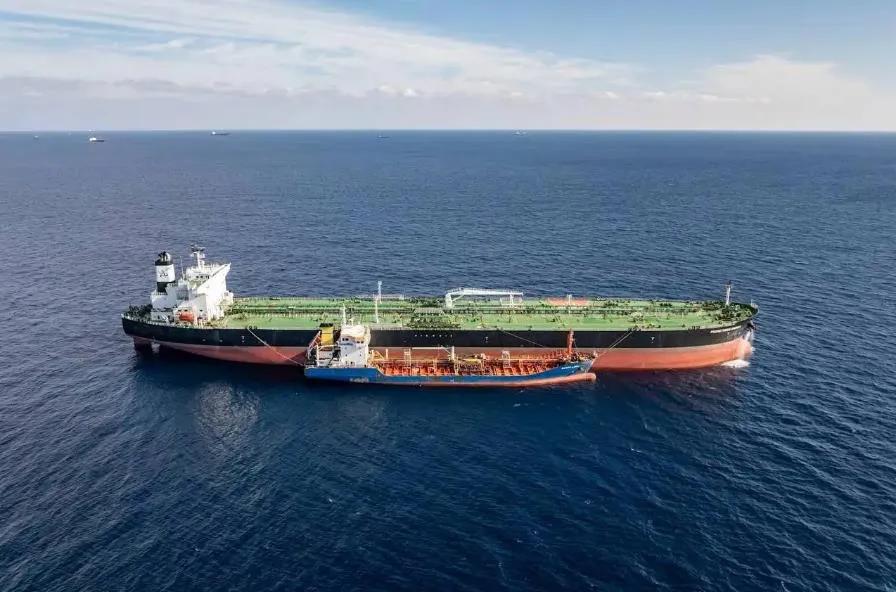 芬兰报纸《赫尔辛基日报》报道称，俄罗斯正在油轮上部署所谓的“影子”特工，负责监视