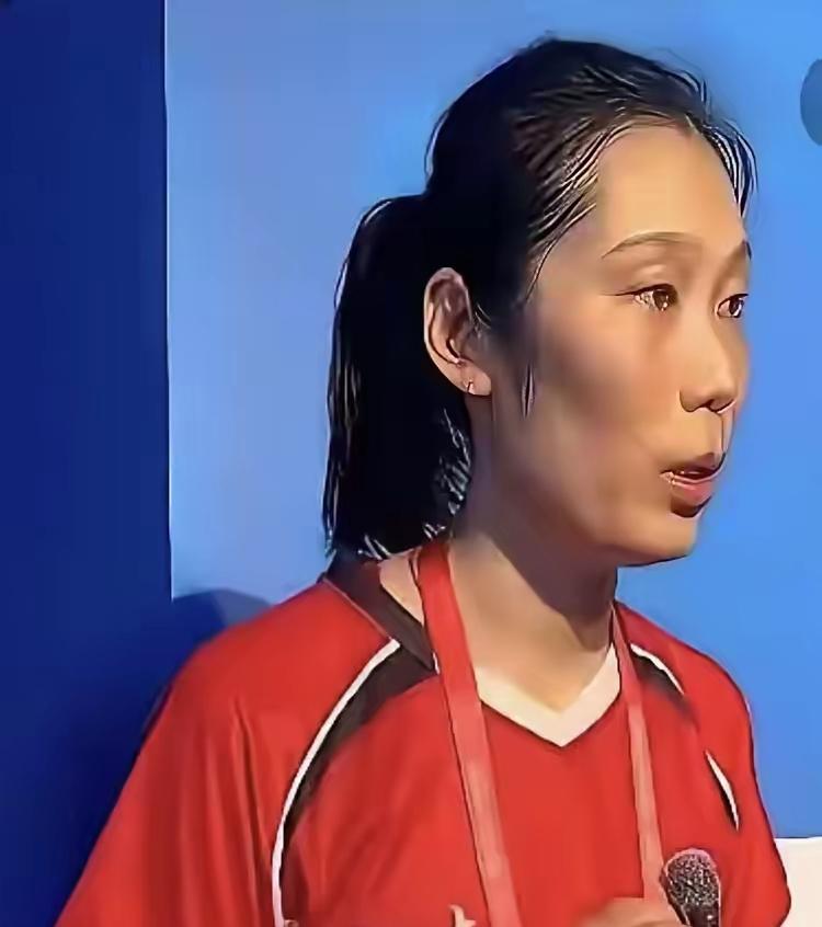 刷到朱婷的采访，一句话给我干沉默了。她对着镜头，脸上还带着刚训练完的红晕，