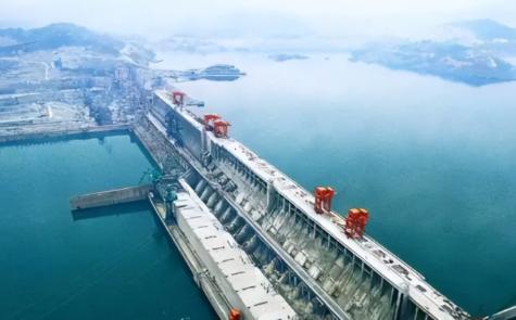 “敢破产就收购你！”2000年，三峡工地美国塔带机垮塌，致34人伤亡，对方想破产