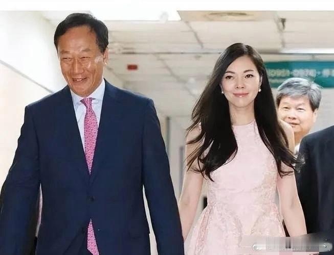 郭台铭16岁大女儿太亮眼了！五官跟爸爸简直一个模子刻的，完美遗传爸妈优点，长相舒