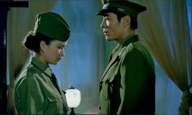 年轻时的刘威侧脸还挺好看的，高大威猛又不失深情款款，不管他是和何晴搭戏还是和高虹