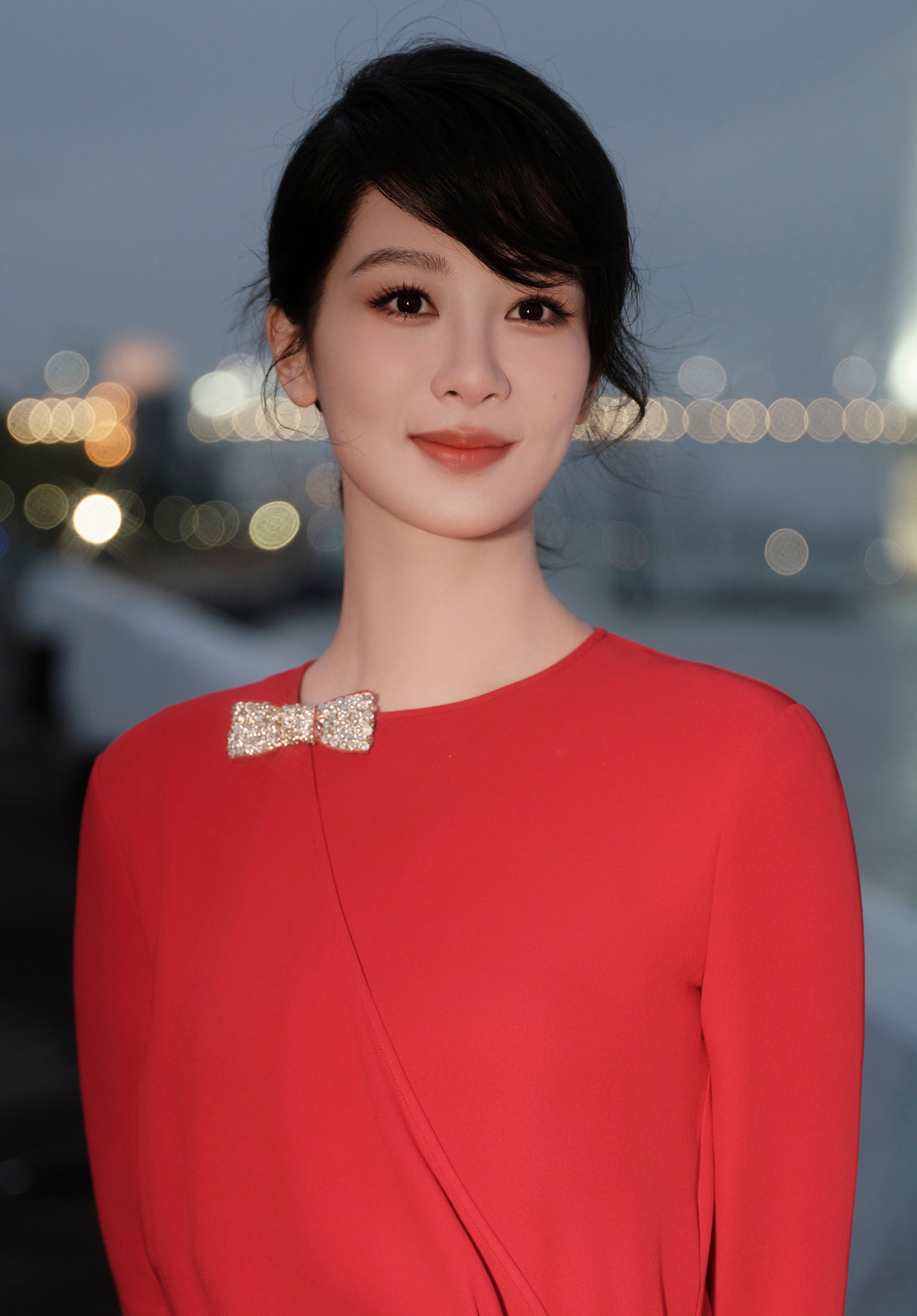 杨紫携piupiu祝大家端午安康杨紫在复制粘贴的时代，你是手写的诗