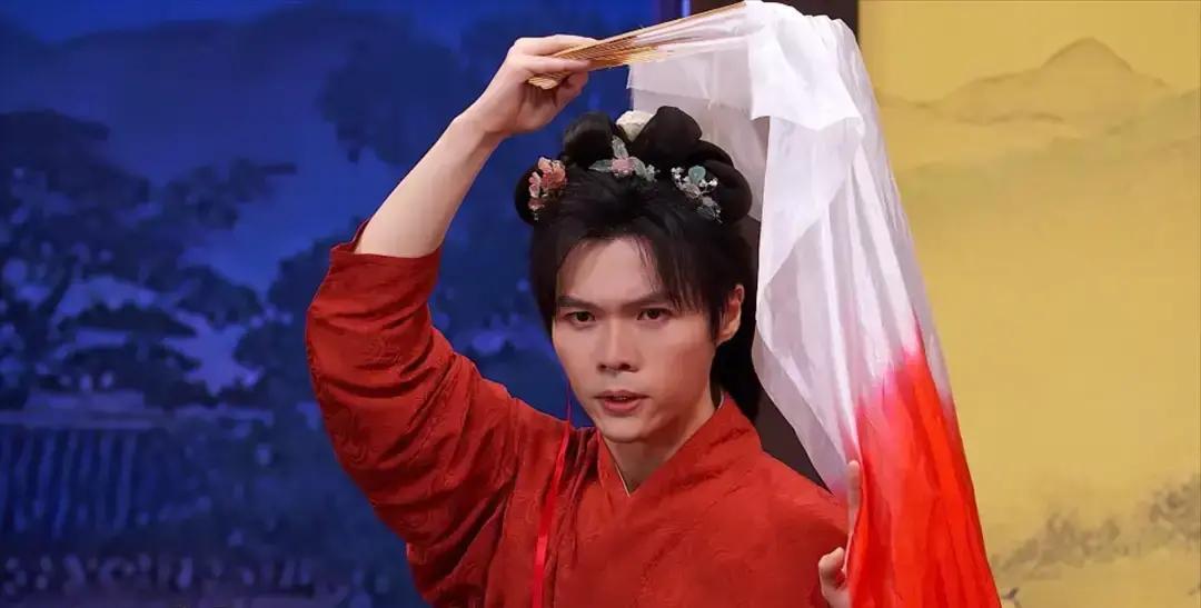 昨晚看《喜人2》，一口陈年普洱差点喷屏幕上。李飞那句“我叫李飞，没有脊椎”