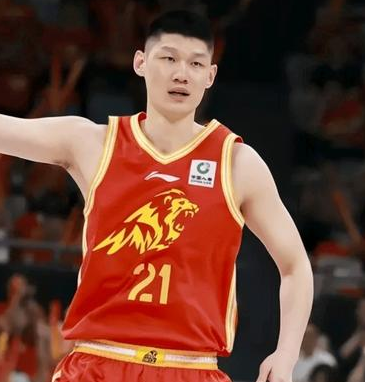 广厦有意交易胡金秋。据媒体人球圈赵探长透露，广厦在今年夏天有意交易胡金秋，目前他