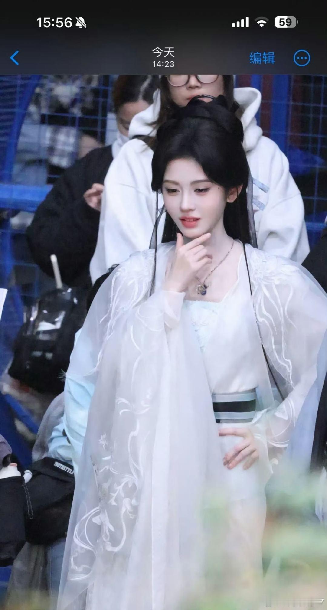 鞠婧祎来战白衣新皮鞠婧祎来战素衣造型鞠婧祎来战白衣新皮，好好看啊美黛啦！​​