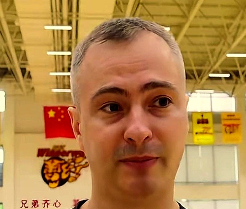 换帅不拆台，广东男篮这次执教交替实在罕见。今年8月杜锋退居幕后抓青训，亚科夫列维奇用了不到5秒就点头