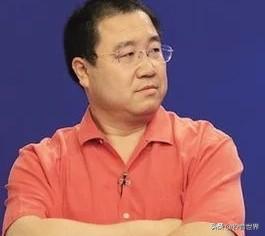 英达该歇歇了，他不知不觉地进入理与不理的怪圈。发现没有，有一种非常奇怪的现象：你