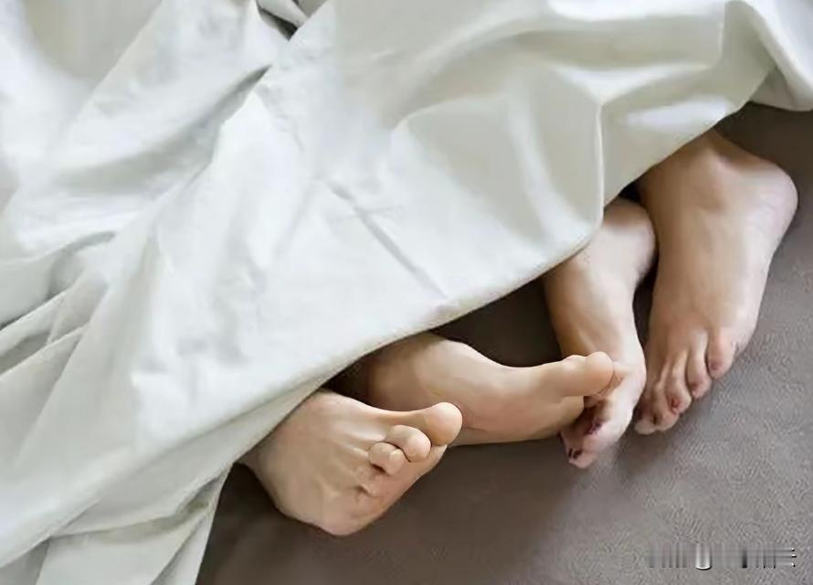 陕西，女子经朋友介绍认识一名男子，两人当晚便一同去了酒店，事后，女子发现对方偷偷