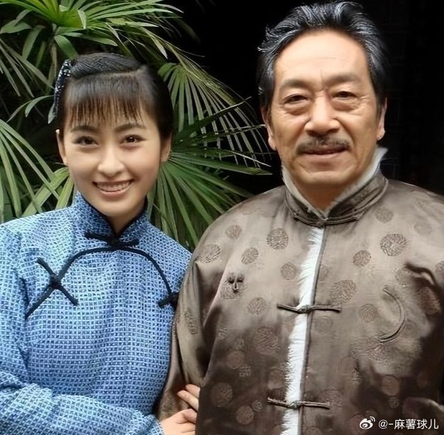 79岁散尽家财住养老院，2000万存款送小37岁娇妻饶芯语名下，看似冲动的举动，