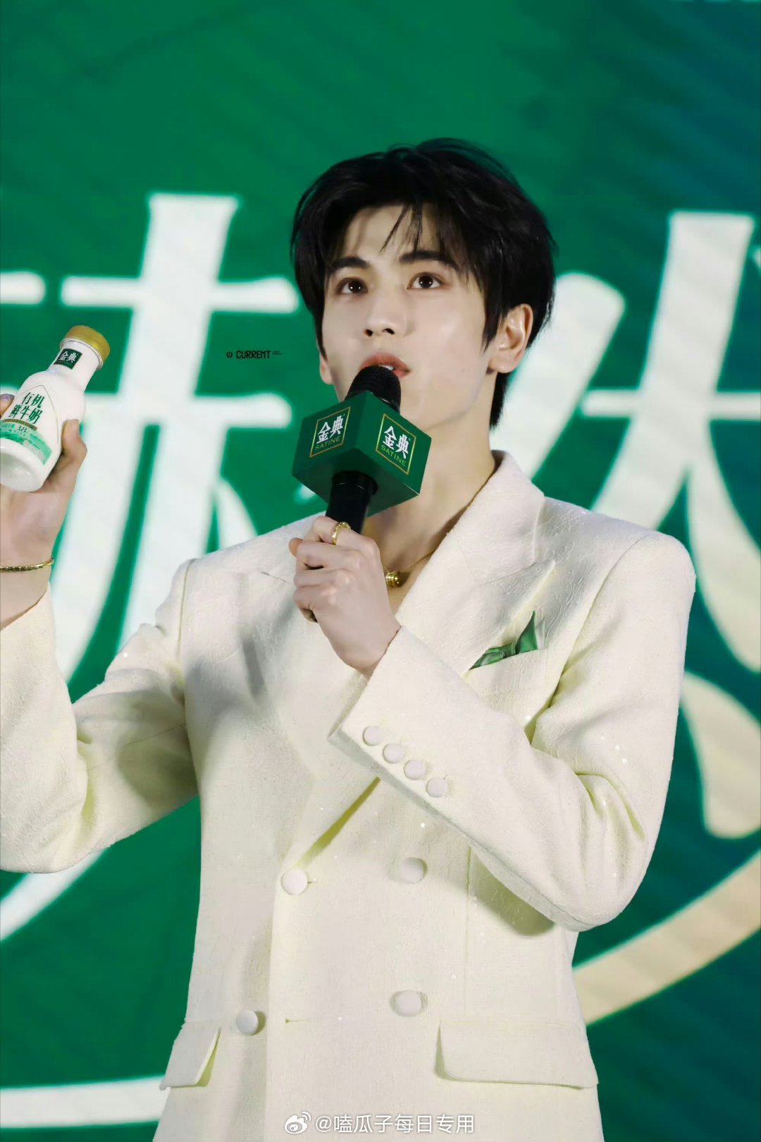 张凌赫南京活动人气，人气真旺！