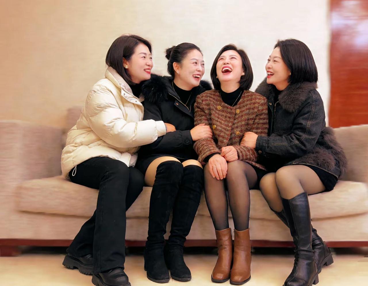 闺蜜们20年后聚在一起，谁过得更好，一眼就看出来了