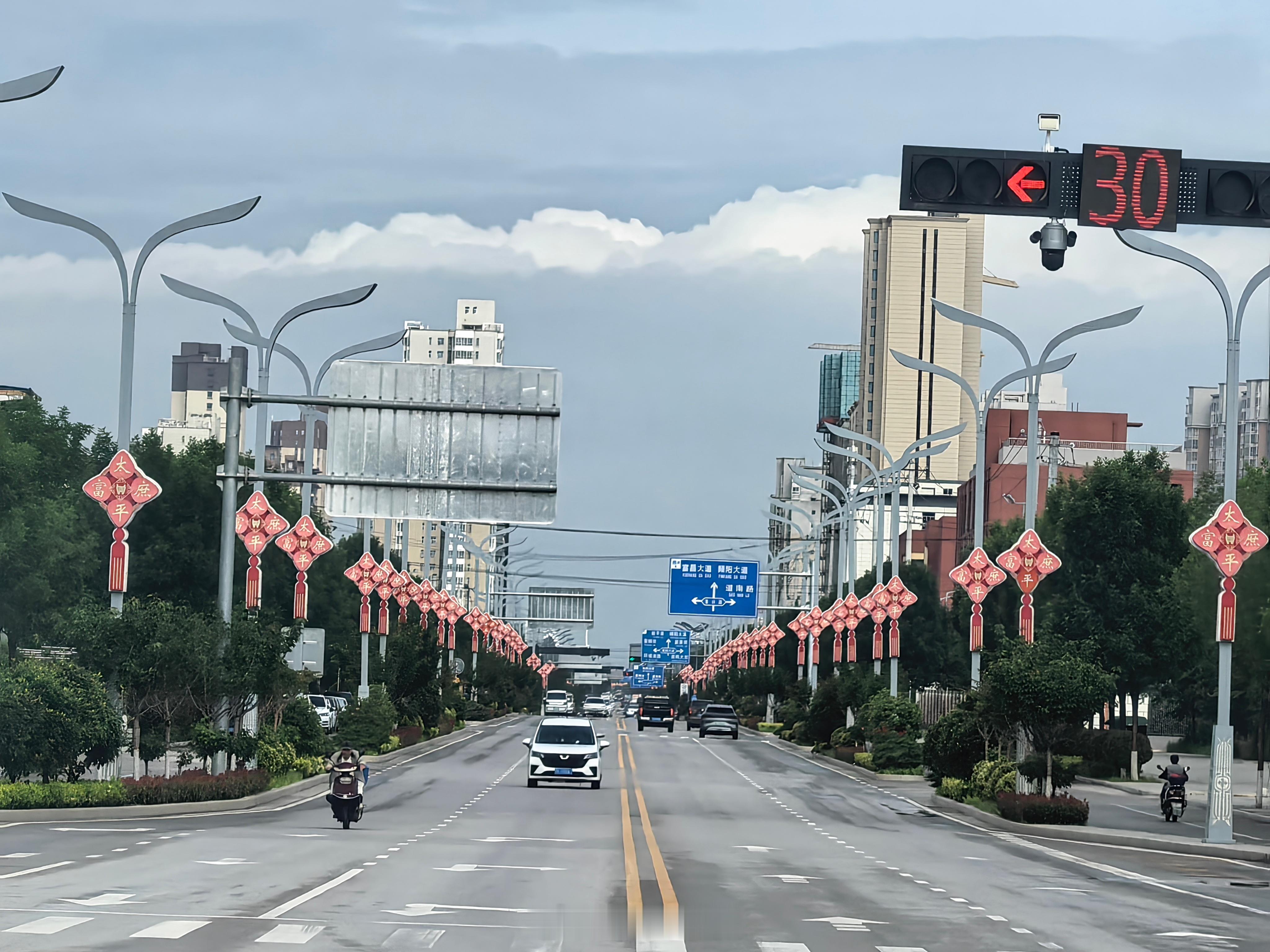 预报说下午要下雨，没想到关中这天也可以这么拉萨