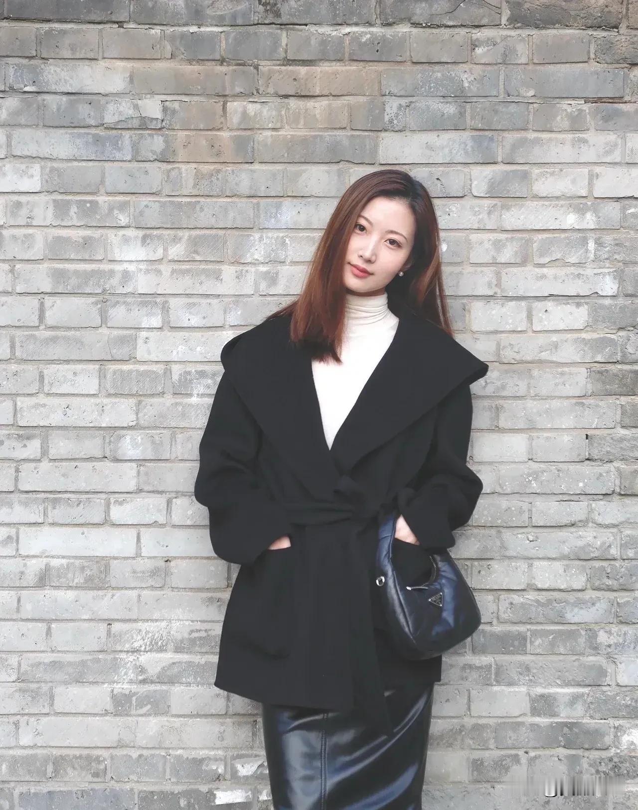 河北《井陉古驿道》驿道铮铮铁骨寻，蜜语家书留苔痕。细雨绵绵抚远道，耳边