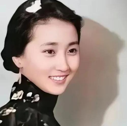 钱学森36岁仍未婚，妹妹钱学英给他介绍对象，他却说：要不你嫁给我吧！1947年