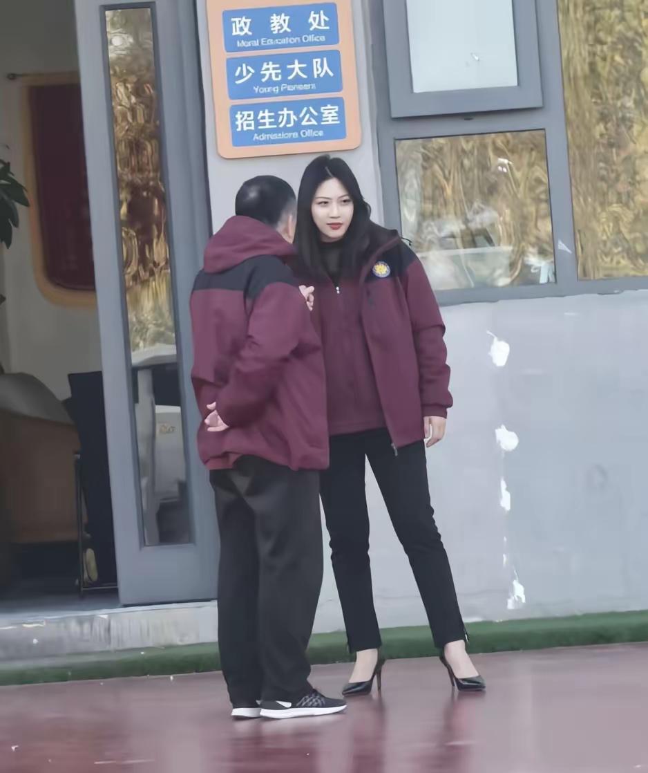 班主任的日常：不是在挨批评，就是在去挨批评的路上。领导的话永远听不完，学