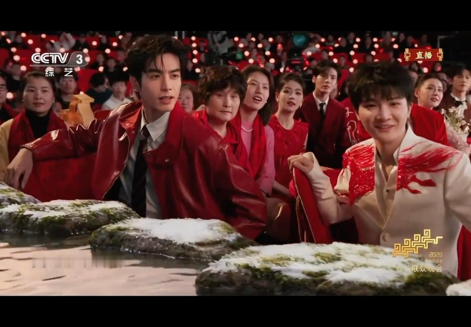 穿红色皮衣的宋威龙！！爆灯爆灯！免检大帅哥