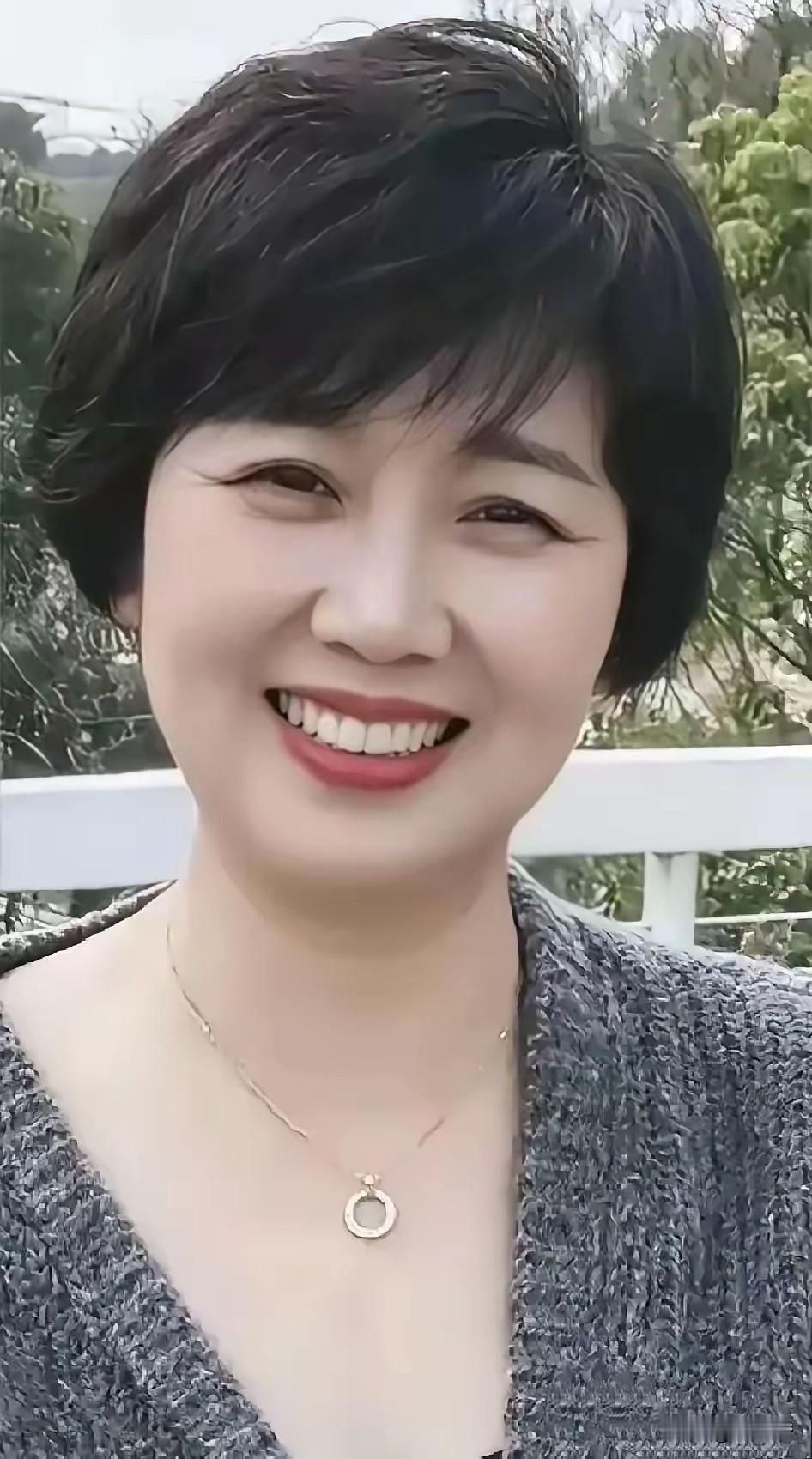 大学陆续开学了，我却发现一个特别扎心的现象——现在的父母，好像怎么都逃不过揪心。