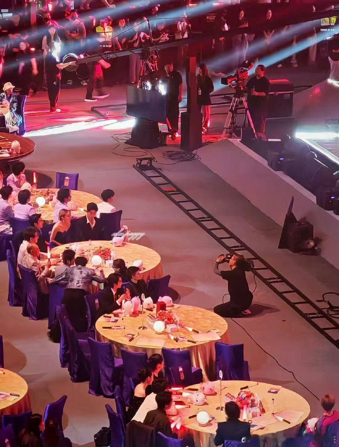 导演为了拍到肖战，现场belike：湾区升明月​​​