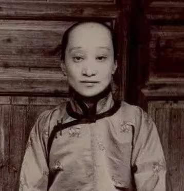 想不明白，朱安和鲁迅订婚时候都二十多岁了，那时候的人结婚都早，朱安为啥二十多岁还