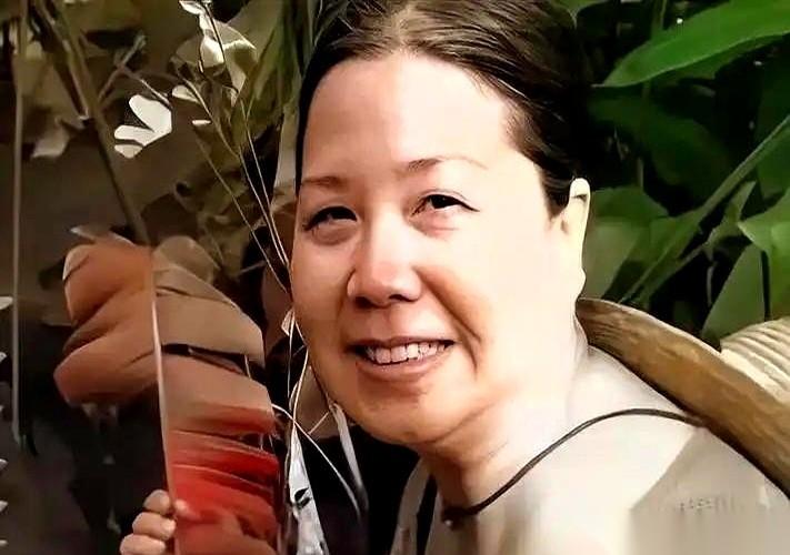 饭局上，就因为多说了一句不该说的话。一句关于军用项目的地理坐标。一个潜伏了整