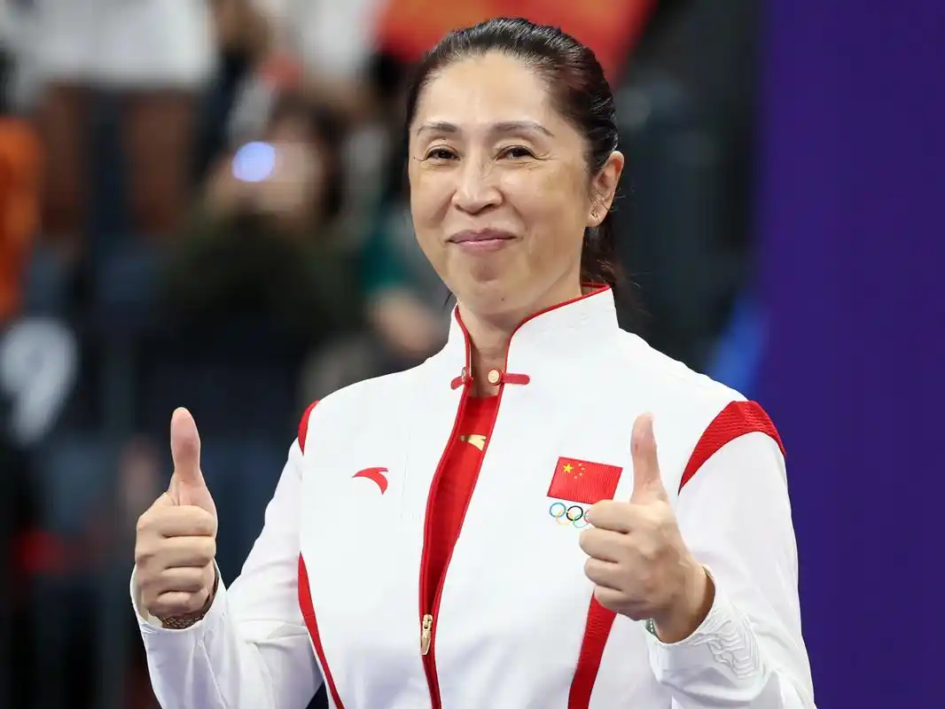 中国女篮若想换帅，目前来看比较适合的人选，以下五选一：关于国家队主帅位置的讨论，核心不在于主教练的名