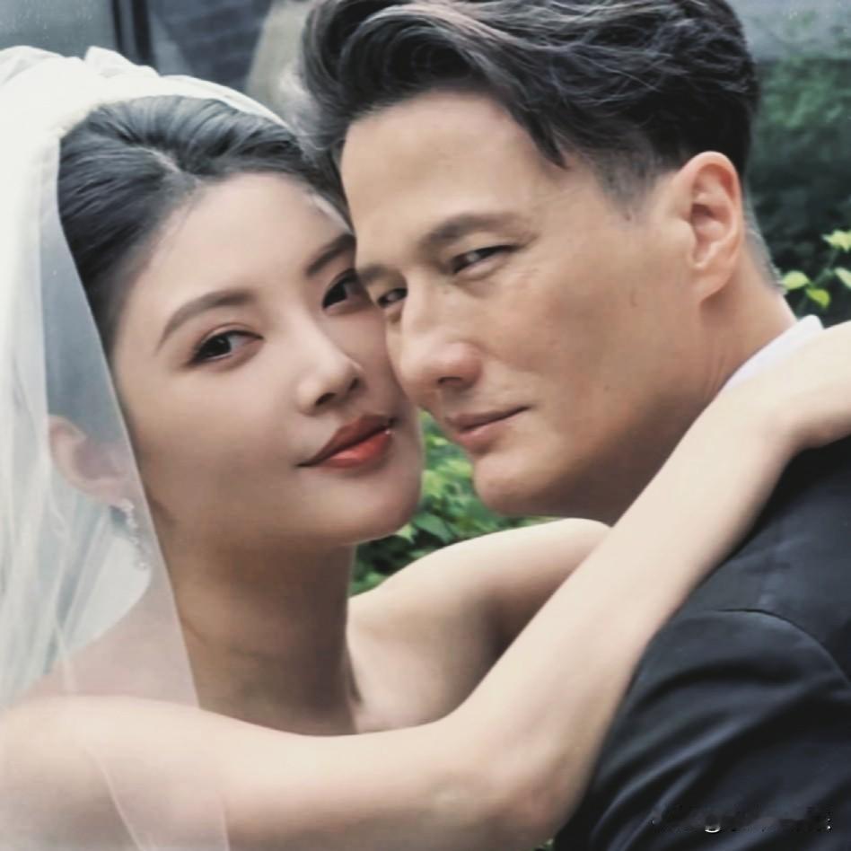 刚才专门去查了一下不查不知道，一查吓一跳没想到尹子维和徐冬冬分分合合8