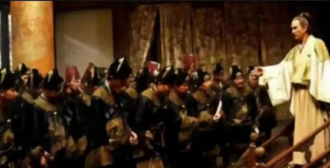 明朝末日，一个饿死的士兵比一百个贪官更可怕！昨天聊魏忠贤，发现很多人说“宁要坏管
